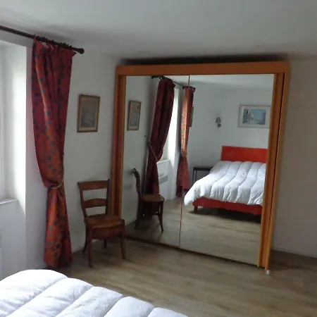 Ahurtenia דירה *